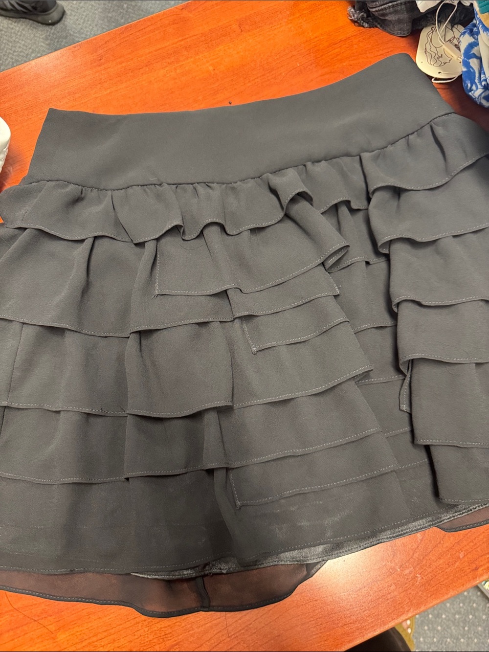 Express ruffle skirt size 2 // 100109